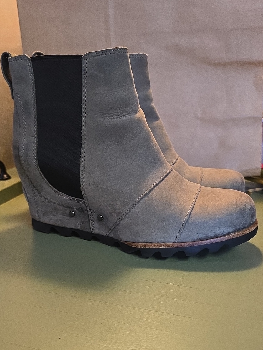 Sorel Lea Wedge Gray Boots Size 8 Leather Chelsea NL2704-089